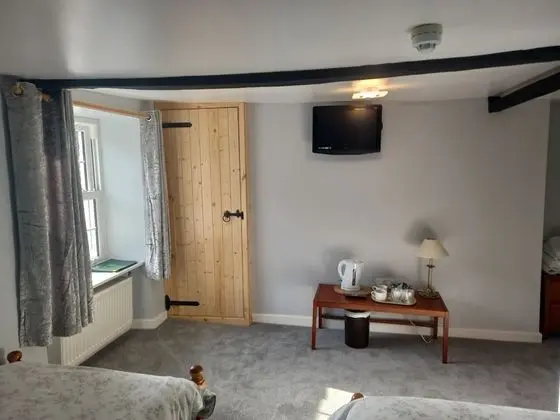 Twin Room with separate Bathroom (Room 1)