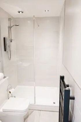 Tek Büyük Yataklı Oda, Banyolu/Duşlu
