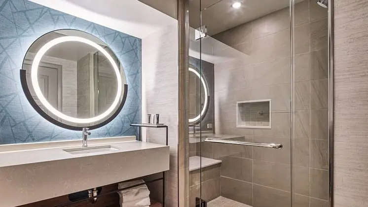 Waterfront Tower, High Floor, Bay View, 1 King, Non-Smoking