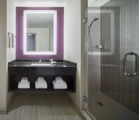 Premium Oda, 1 En Büyük (King) Boy Yatak ve Çekyat, Sigara İçilmez (River Tower)