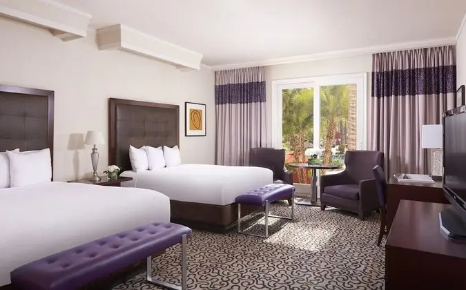 Dive Inn Room, 2 Queen Beds, Non Smoking, Pool View