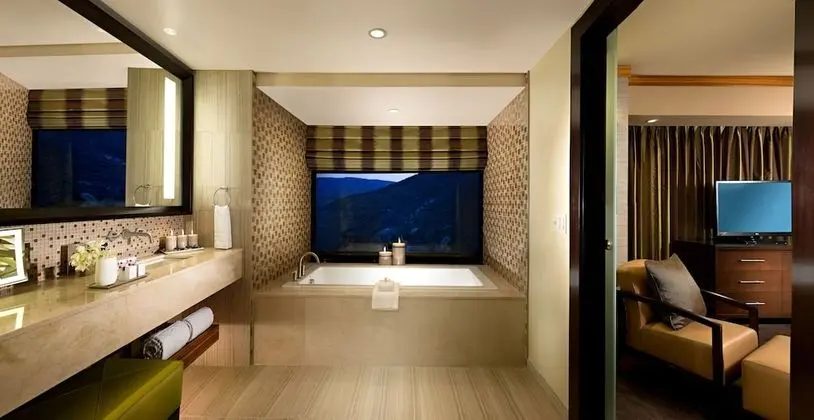 Resort Oh So Suite, 1 King Bed, Non Smoking