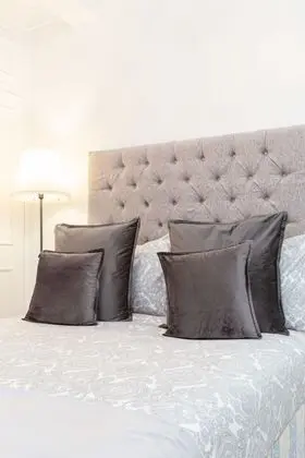 Basic Tek Büyük Yataklı Oda