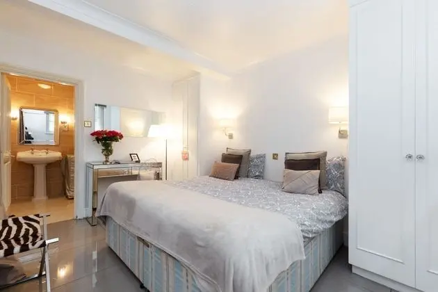 Basic Tek Büyük Yataklı Oda