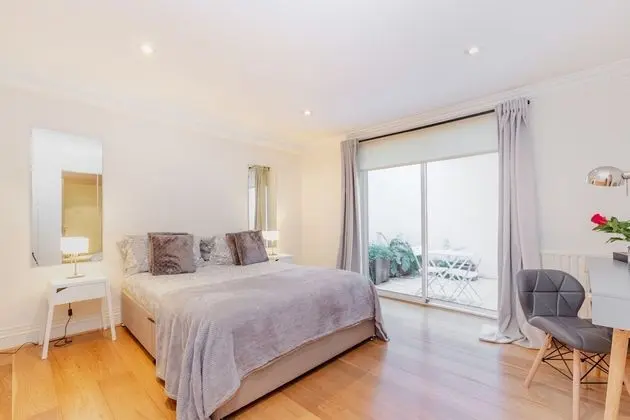 Basic Tek Büyük Yataklı Oda