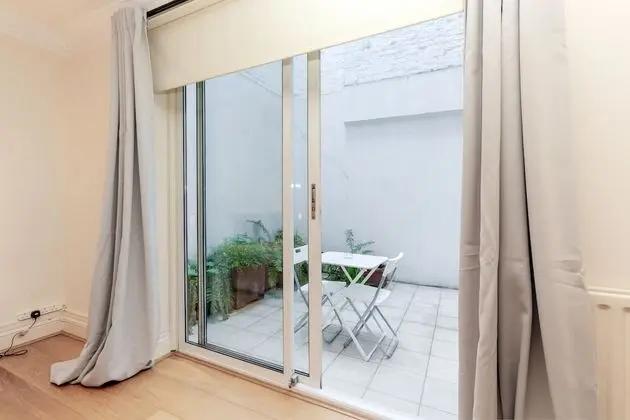 Basic Tek Büyük Yataklı Oda