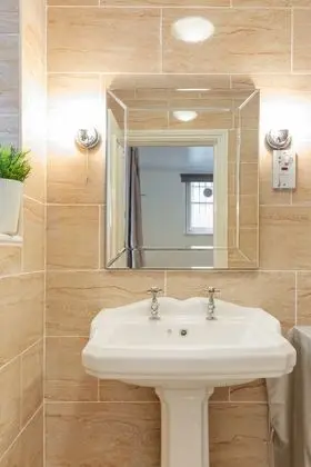 Basic Tek Büyük Yataklı Oda