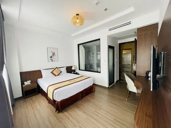 Deluxe Tek Büyük Yataklı Oda, 1 Çift Kişilik Yatak, Balkon, Şehir Manzaralı