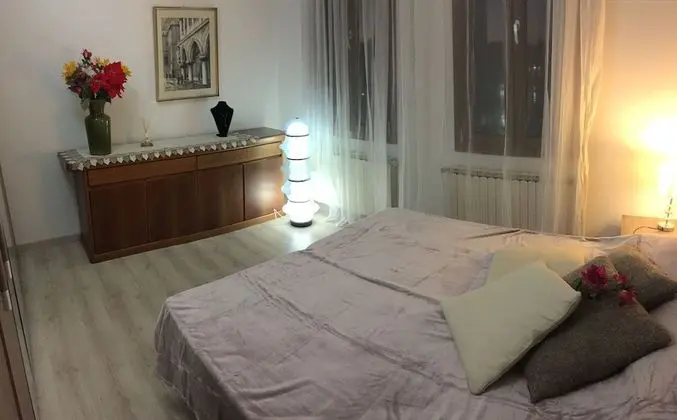 Tek Büyük Yataklı Oda, Ortak Banyo