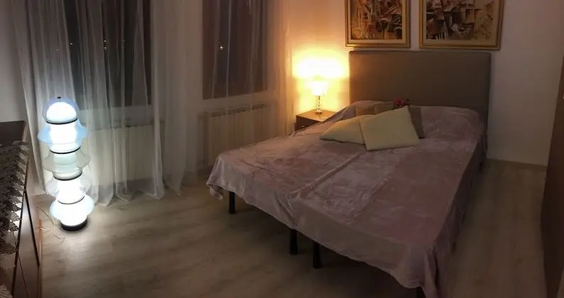 Tek Büyük Yataklı Oda, Ortak Banyo