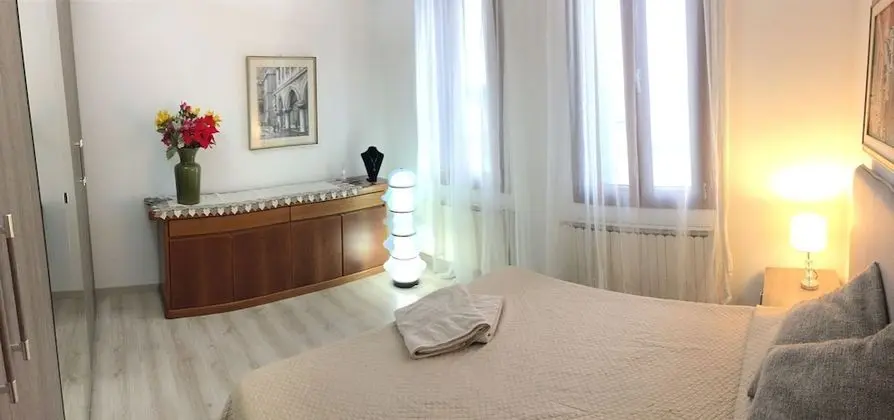 Tek Büyük Yataklı Oda, Ortak Banyo