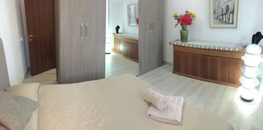 Tek Büyük Yataklı Oda, Ortak Banyo