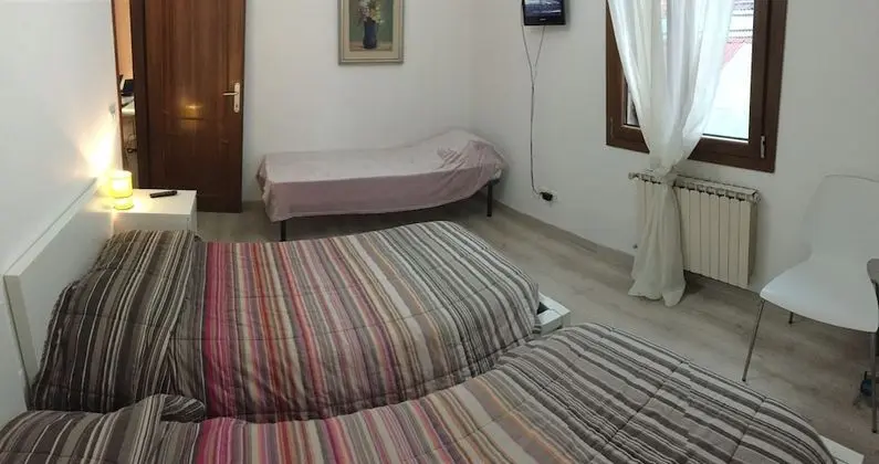 Üç Kişilik Oda, Ortak Banyo