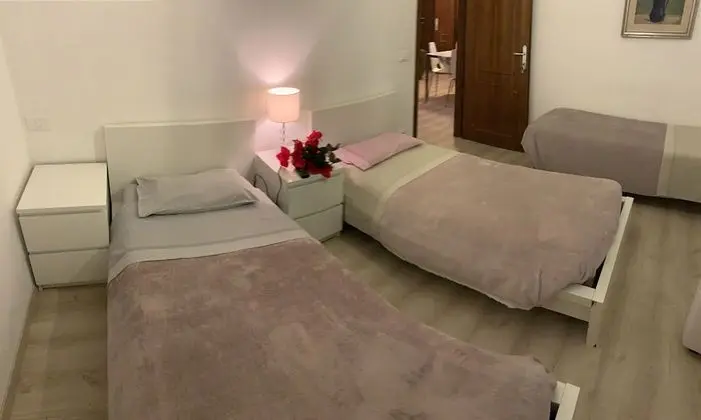 Üç Kişilik Oda, Ortak Banyo