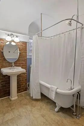 Exclusive Tek Büyük Yataklı Oda