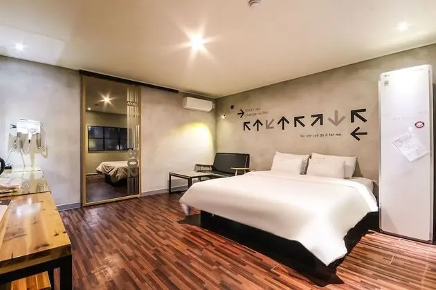 Premium Tek Büyük Yataklı Oda