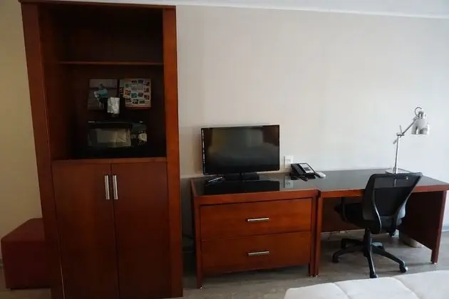 Üç Kişilik Oda, Sigara İçilmez