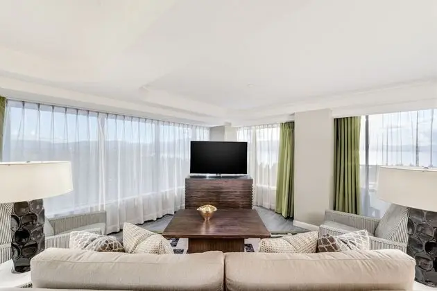 Lake View Balcony Suite King Non-Smoking