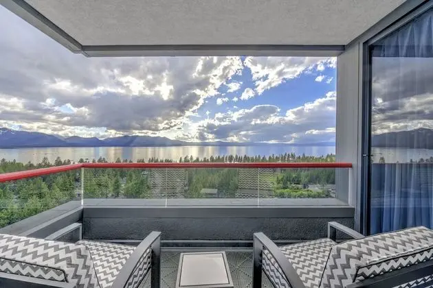 Lake View Balcony Suite King Non-Smoking