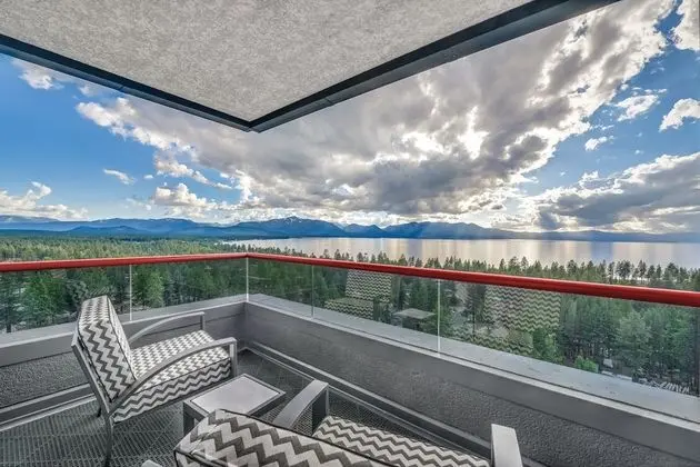 Lake View Balcony Suite King Non-Smoking