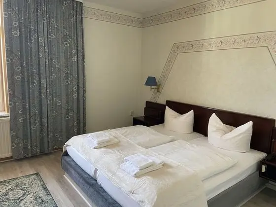 Basic Tek Büyük Yataklı Oda