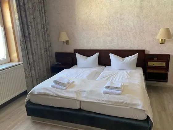 Basic Tek Büyük Yataklı Oda