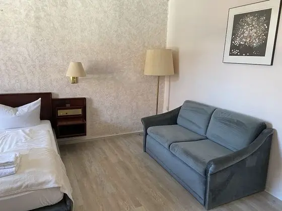 Basic Tek Büyük Yataklı Oda