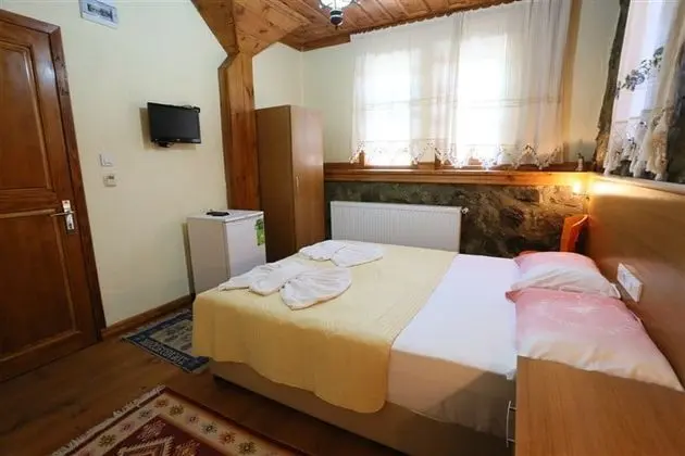 Çift Kişilik, Sokak Manzaralı