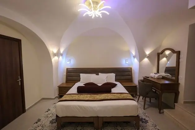 Üç Kişilik Oda