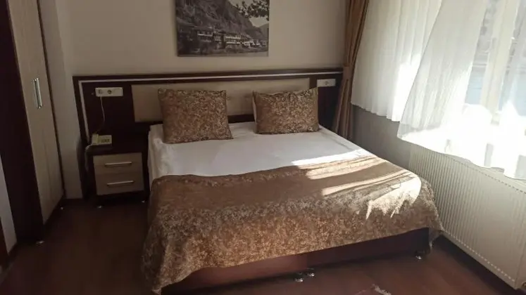 Standard Oda Nehir Manzaralı