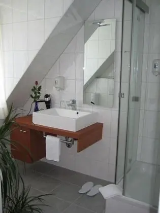 Tek Büyük Yataklı Oda, Sigara İçilmez