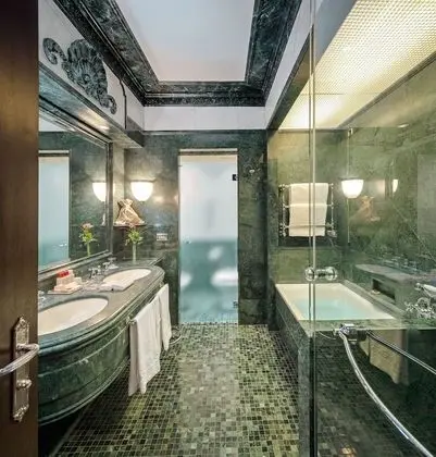 Deluxe Tek Büyük Yataklı Oda (Grand)