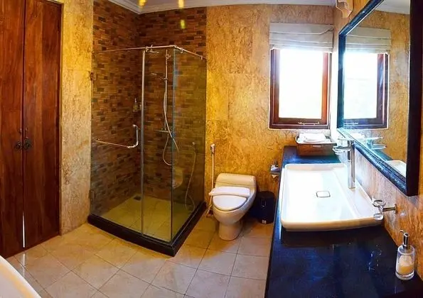 Deluxe Tek Büyük veya İki Ayrı Yataklı Oda, Havuz Manzaralı