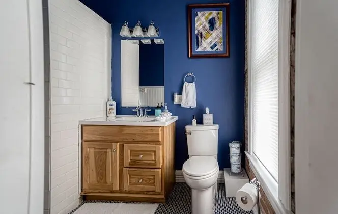 Basic Oda, 1 Büyük (Queen) Boy Yatak, Sigara İçilmez, Ortak Banyo