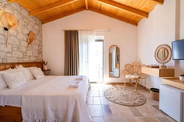 Deluxe Üç Kişilik Oda , Bahçe Manzaralı, Balkonlu