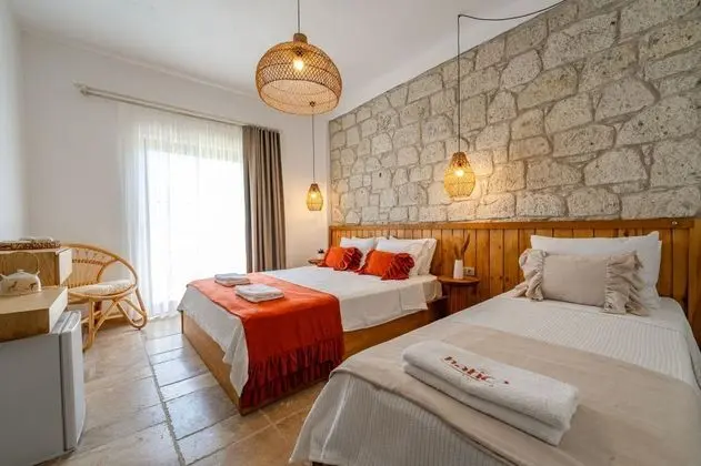 Deluxe Üç Kişilik Oda , Bahçe Manzaralı, Balkonlu