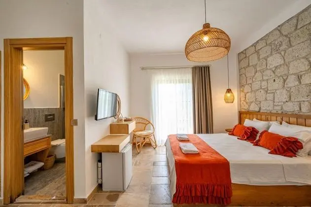 Deluxe Üç Kişilik Oda , Bahçe Manzaralı, Balkonlu