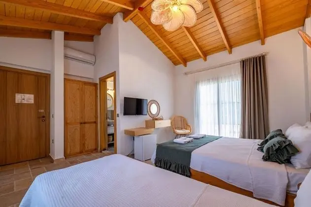 Deluxe Üç Kişilik Oda , Bahçe Manzaralı, Balkonlu