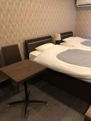 İki Ayrı Yataklı Oda, Sigara İçilmez