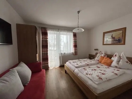 One-Bedroom Apartment Hochwurzen