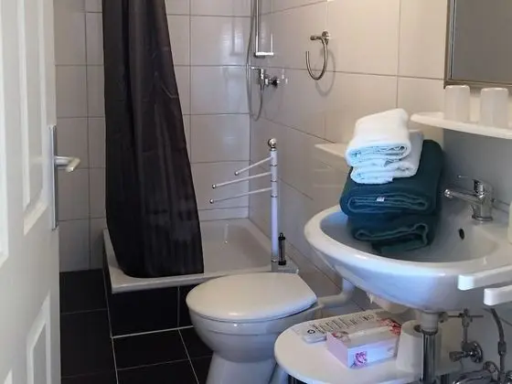Tek Büyük Yataklı Oda, Banyolu/Duşlu