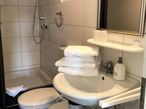 Üç Kişilik Oda, Banyolu/Duşlu