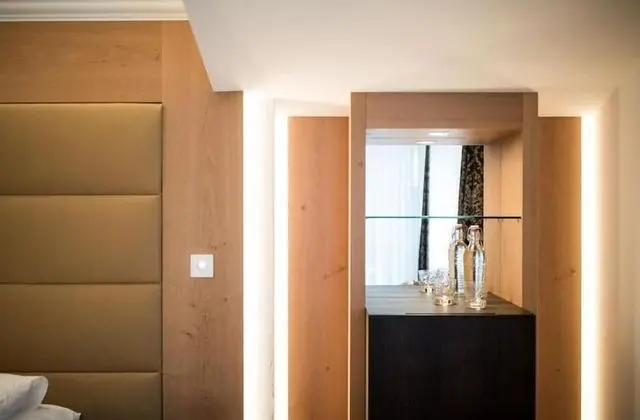 Panoramic Tek Büyük Yataklı Oda, Balkon, Göl Manzaralı