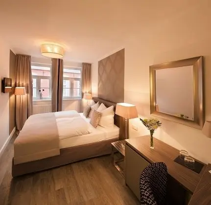 Comfort Tek Büyük Yataklı Oda