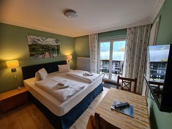 Tek Büyük Yataklı Oda, Balkon, Göl Manzaralı