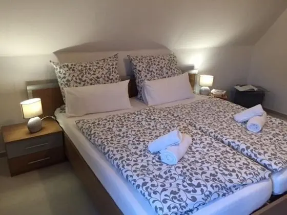 Comfort Apart Daire, 4 Yatak Odası, Teras, Bahçeli (zuzüglich Endreinigung 99,00 EUR)