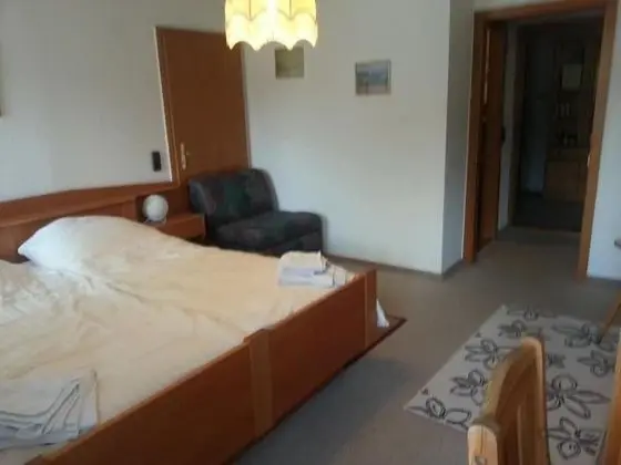 Tek Büyük Yataklı Oda (Charles Spurgeon)