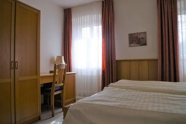 Tek Büyük Yataklı Oda (Charles Spurgeon)