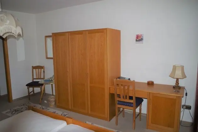 Tek Büyük Yataklı Oda (Charles Spurgeon)