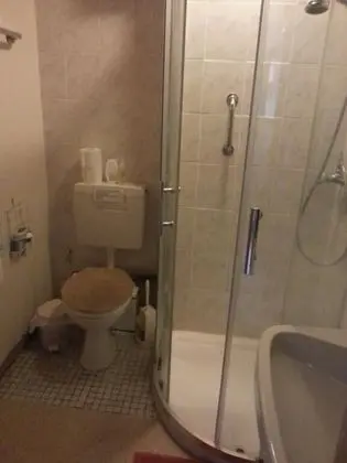 Tek Büyük Yataklı Oda (Charles Spurgeon)